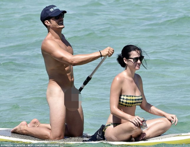 Orlando Bloom lộ hàng